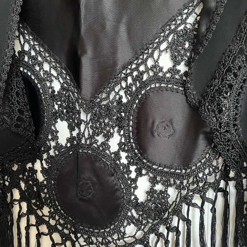 New silky black shawl - Picture 5 of 5